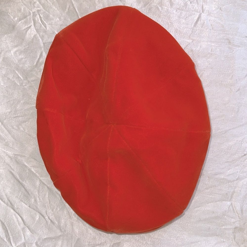 Vintage 60s Tomato Red Velvet‎ Beret with Gold Buckle Detailing - Picture 5 of 7